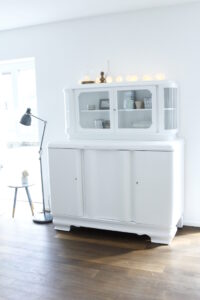 Wandgestaltung inkl. Möbel